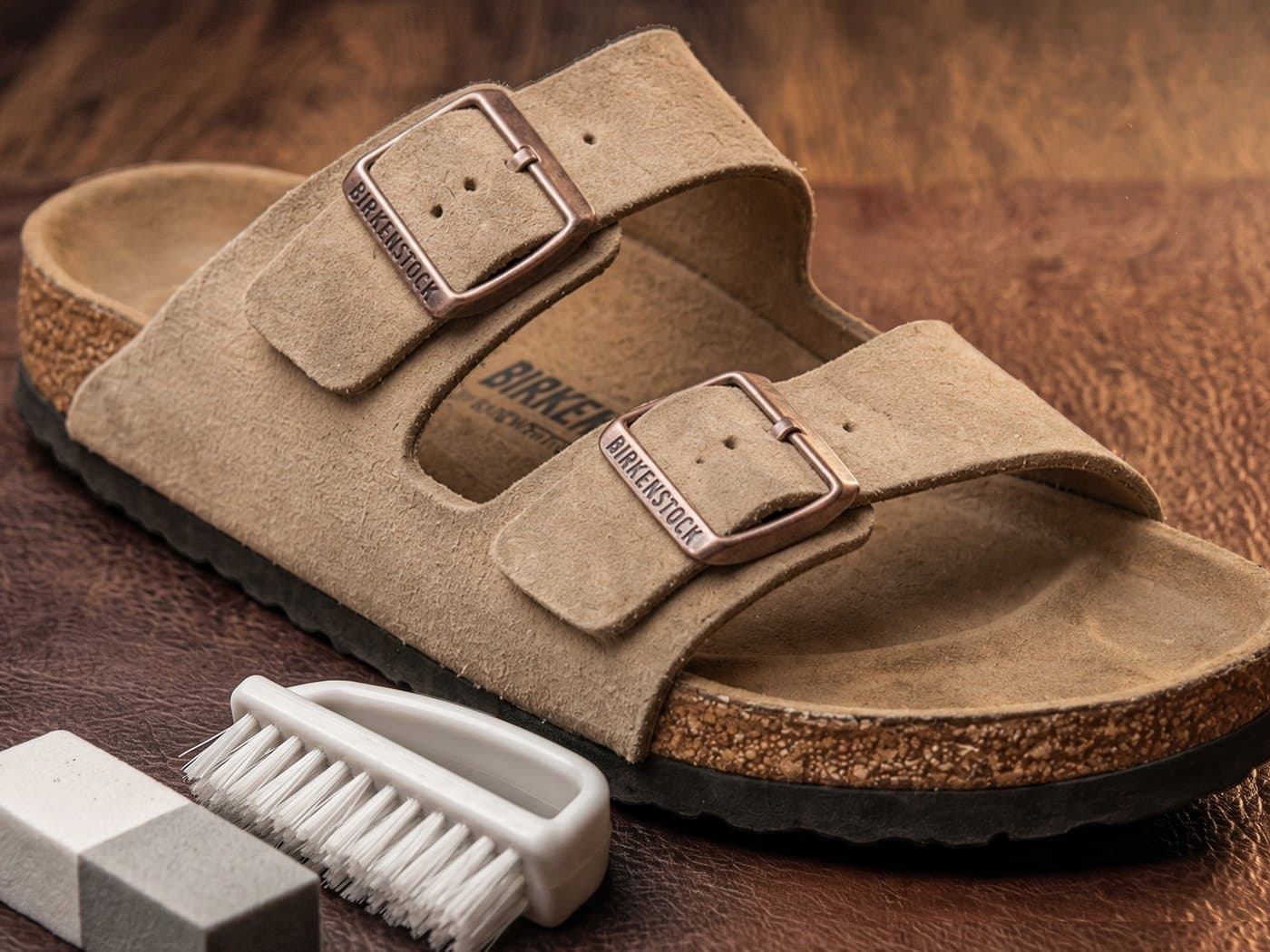 Suede sandal cleaning: comparing the surface after repair